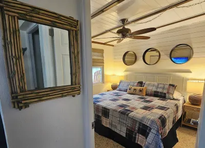 Heated Pool, Bikes, Kayaks, Sups, Outdoor Tiki Bar with TV Corn Hole Court
