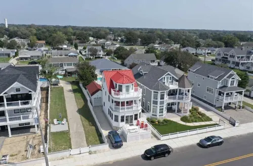 BEACHFRONT Home with HEATED POOL in North Cape May!!!! - Balkoner