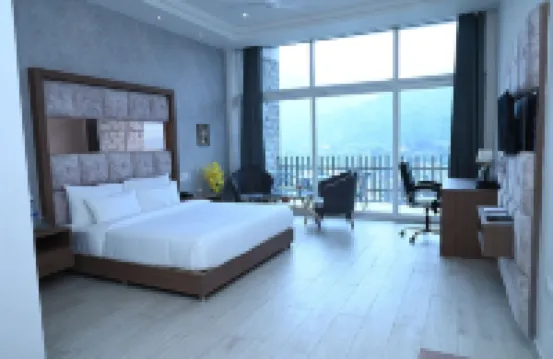 SPT Clarks Inn Suite Mandi  SPT克拉克斯套房曼迪
