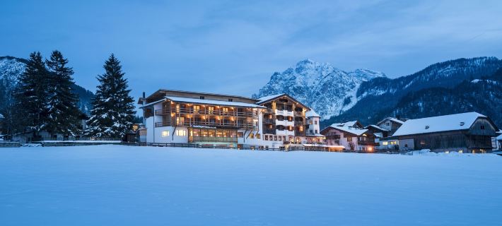 Hotel Mareo Dolomites Отели в г. Мареббе