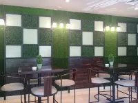 Aria Centra Surabaya Hotel berhampiran Monumen Bambu Runcing