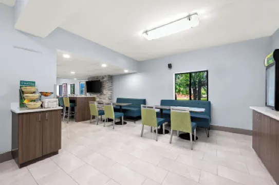 Quality Inn Pelham I-65 Exit 246