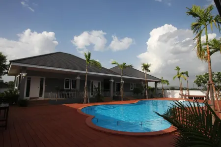 Rongsang Resort Отели рядом с достопримечательностью «Wat Rong Saeng»