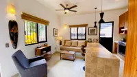 Beautifully Renovated 1 Bed Guest House - Walk to Everything - Roof Top Patio