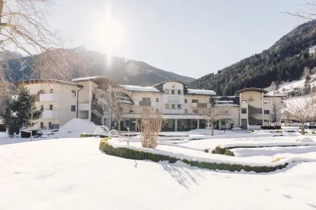 Alpenpalace Luxury Hideaway & Spa Retreat Отели в г. Валле-Аурина