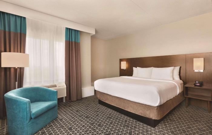 Park Inn by Radisson Brampton, on