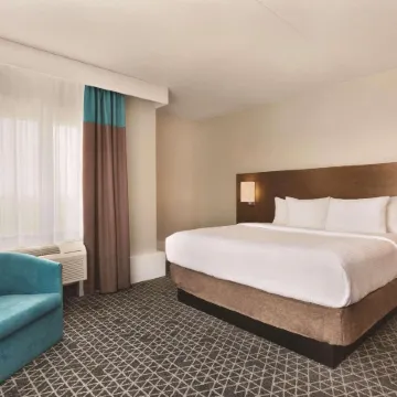 Park Inn by Radisson Brampton, on