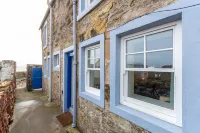 Cellardyke 3-Bed House Sleeps 6 with Sea Terrace Hotels in Anstruther