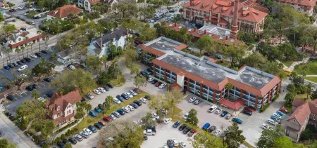 62 Hypolita Carriage House