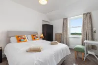 Penalun House - Beautiful Sea Views