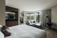 Entourage Sur-Le-Lac Hotels in Lac-Delage