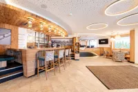 Hotel Alpenkönigin - Alpine Luxury - bar