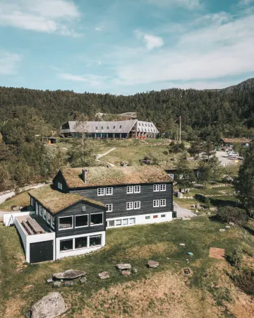 Preikestolen Hotel & BaseCamp Отели в г. Странн