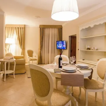 Residenza Marchesi Pontenani Отели рядом с достопримечательностью «Санта-Кроче»
