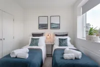 Luxury Serviced Apartments Stevenage, Hertfordshire Hotels near Barclay Academy
