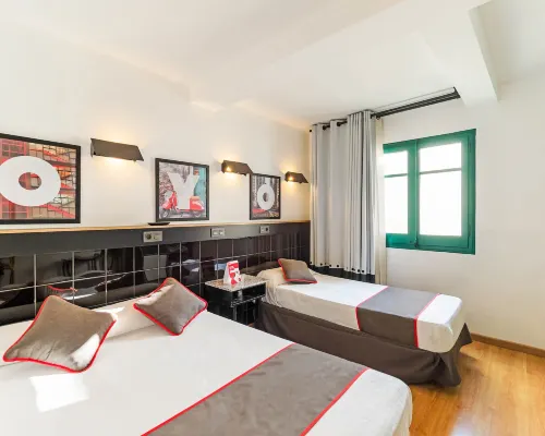 هوستال أثيناز Hotels near دياغونال مار