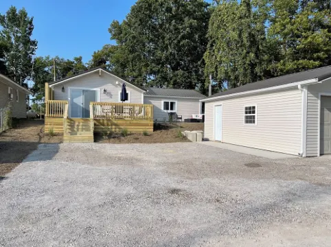 Charming Cottage at Peaceful Nettle Lake with HOT TUB & Private Lake Access Hotels in Williams County