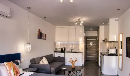 Phaedrus Living: Seaside Luxury Flat Athina 118 Отели рядом с достопримечательностью «Царские гробницы»