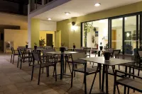 Athina Beach Hotel