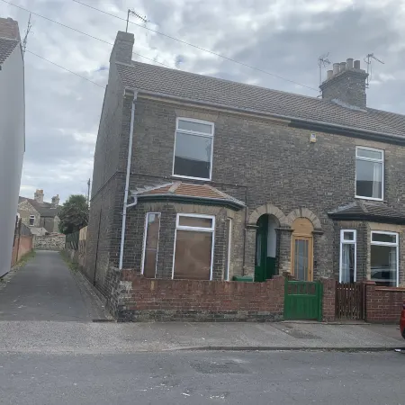 House - Sleeps up to 8 People & Free Parking