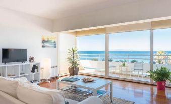 Amazing Beach Apt Panoramic View Next to Marina Alimos