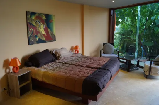 ห้องที่มีวิวสระว่ายน้ำ(M-1)(เตียงคิงไซส์)