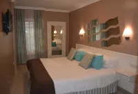Coral La Quinta Park Suites