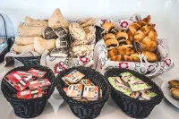 In Barcelos Hostel & Guest House - breakfast