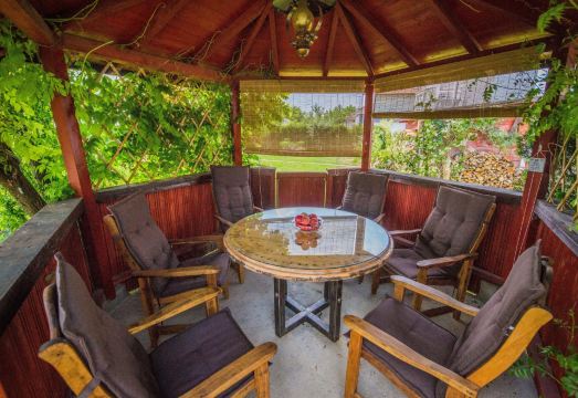 타라 가든 내부 인테리어와 마트 전경