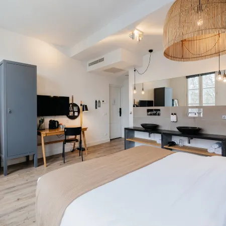 Eye Hotel