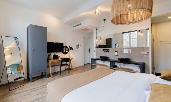 Eye Hotel