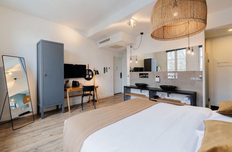Eye Hotel