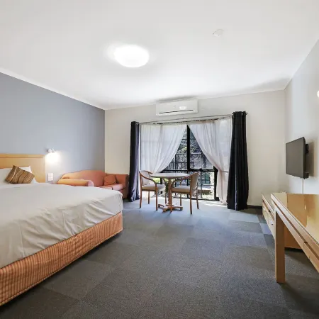 Country Plaza Halls Gap