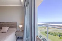Oceana Suites Cruceros III Hotels near Cathedral of San Fernando