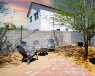 Stylish "NEW" Home- Hot Tub - Near Downtown, Phx Airport, and ASU
