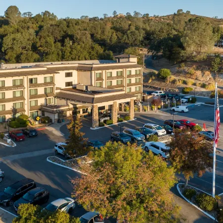 Yosemite Southgate Hotel & Suites