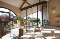 Golf Hotel Colvert - Room Service Disponible Hotel di Levernois