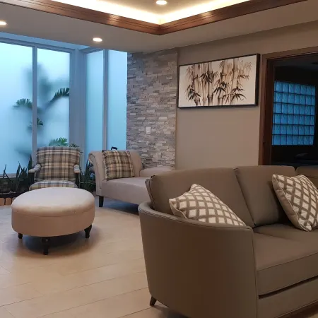 Surfrider Resort Hotel