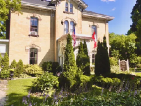Stone Maiden Inn Hotels in Perth County