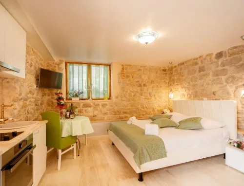 Stone House Luxury Rooms - Pensions