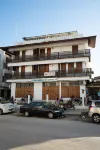 Stonetown View Inn - parking