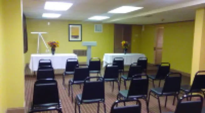 Days Inn by Wyndham Cleveland Lakewood - Wifi