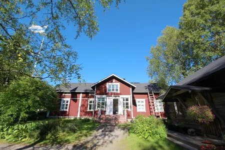 Lauri Historical Log House Manor Отели рядом со станцией Железнодорожная станция Рованеми