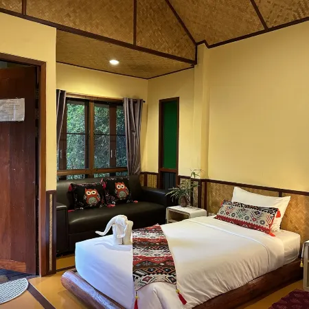 Pura Vida Pai Resort