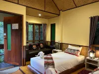 Pura Vida Pai Resort