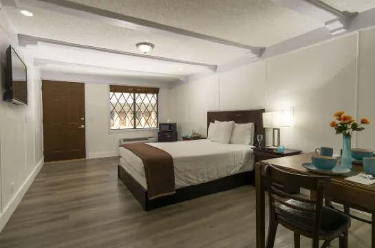 Spinnaker Inn of Naples