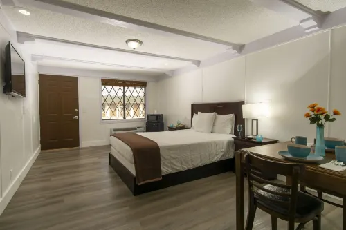 Spinnaker Inn of Naples