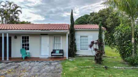 La Finca Miami by SoFla Vacations Отели в г. Гленвар-Хайтс