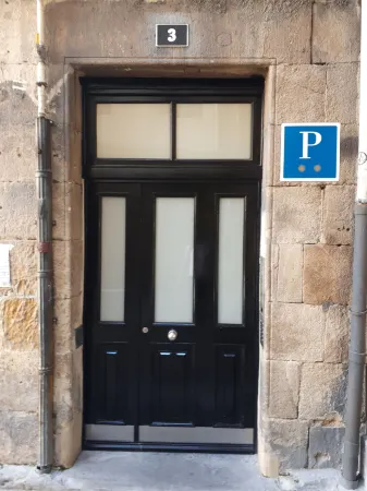 Pensión Lo Bilbao Отели рядом со станцией Музей Гуггенхайма в Бильбао