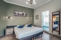 New Hotel de Lives Hotels near Passion Garden Theater